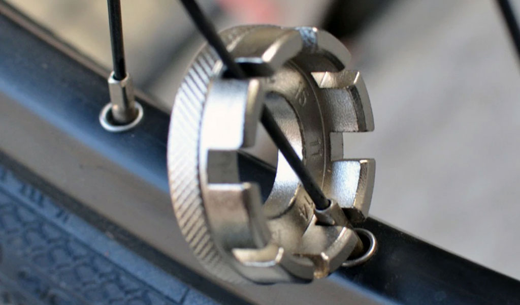 Исправление восьмёрки на колесе 02-obod.jpg