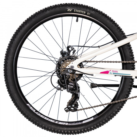 Велосипед Novatrack Novara 6.D 24 (2025) (Велосипед NOVATRACK 24" NOVARA алюм.рама 10, белый, 6-скор,TY300/TS38/TZ500I, диск.торм.STG, жёсткая)